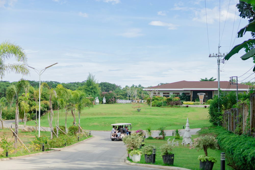 GOLF & PRIVATE CLUBS